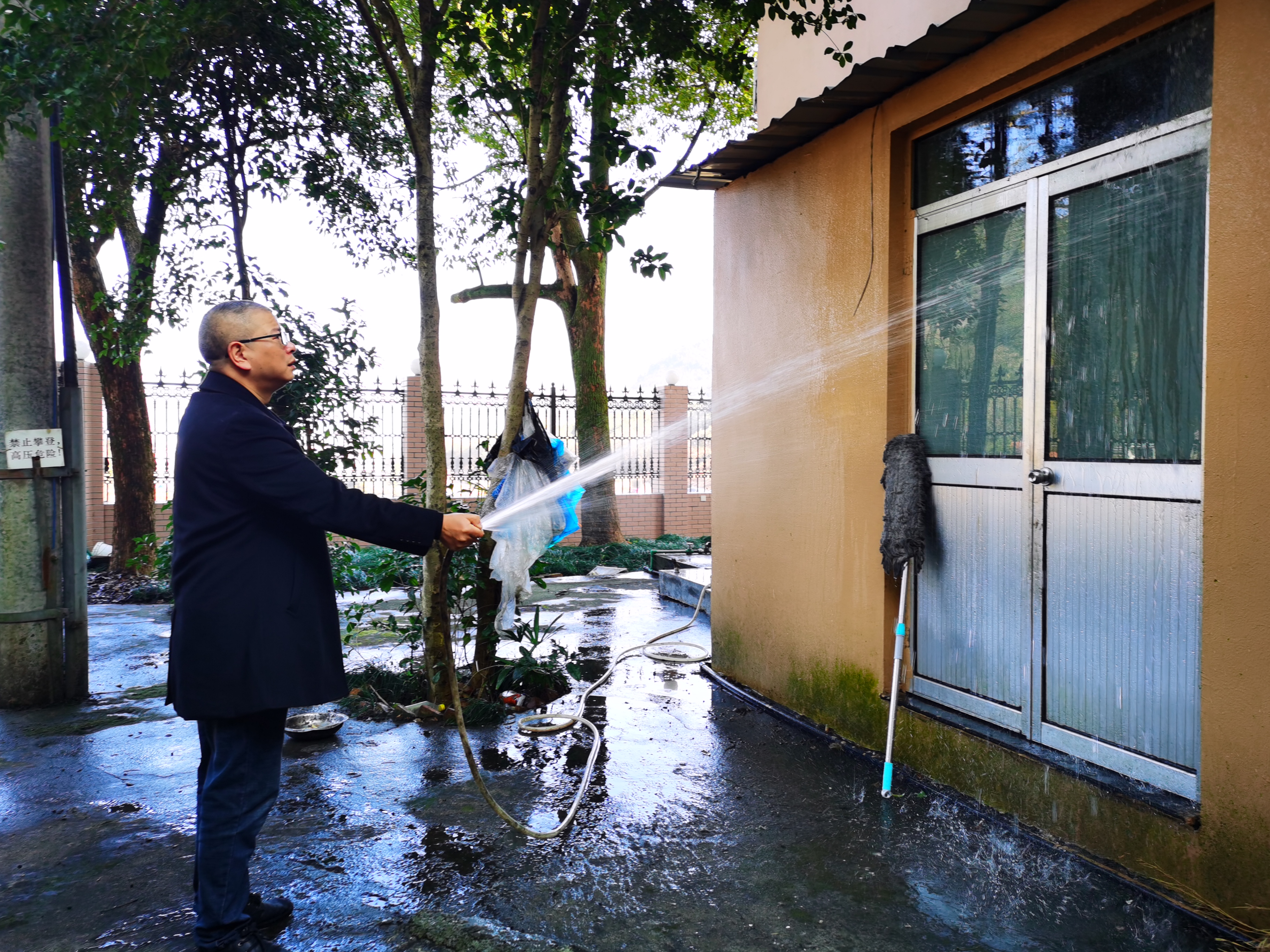 1643179854462671.jpg 2022.01.19金衛(wèi)軍在沖清 門窗 陳智慧攝.jpg